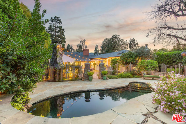 10155 Valley Spring Lane, Toluca Lake CA: https://media.crmls.org/mediaz/7c957743-cc3d-4bfe-bd21-bc50fbbc5c57.jpg