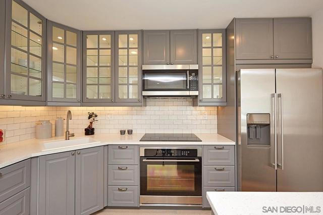 940 Sealane Dr, Encinitas CA: https://media.crmls.org/mediaz/7c961f68-4dcf-433c-bf47-76d2a84c4bc2.jpg