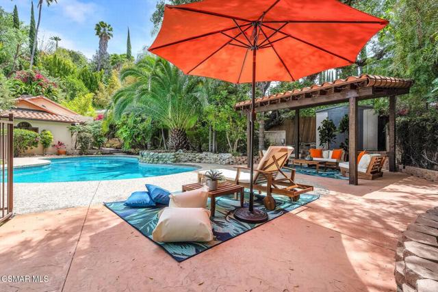 4456 Hayvenhurst Avenue, Encino CA: https://media.crmls.org/mediaz/7c965d64-fdc5-45ff-87de-837bc05cce27.jpg