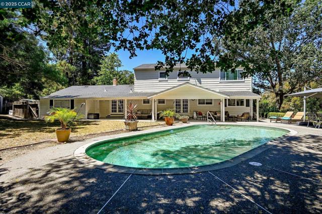 35 Alta Sierra Pl, Alamo CA: https://media.crmls.org/mediaz/7c96da69-dafb-4428-9e57-c20188a87300.jpg