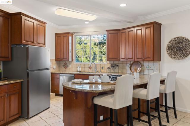 5668 Buena Vista Ave, Oakland CA: https://media.crmls.org/mediaz/7c971e8a-4ddb-42ec-b4a0-55c64ecff295.jpg