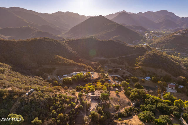 356 E Carlisle Road, Thousand Oaks CA: https://media.crmls.org/mediaz/7c977b76-3f7a-4810-925a-d3c36129af69.jpg