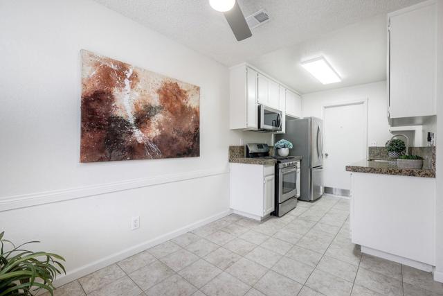 1415 17 Flag Ln, El Cajon CA: https://media.crmls.org/mediaz/7c97ad24-43ee-4908-9d2b-8c440362bbf3.jpg