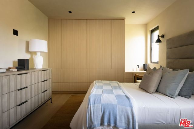 13221 Hesby Street, Sherman Oaks CA: https://media.crmls.org/mediaz/7c9800d5-6575-41fe-b106-85fc66b706f4.jpg