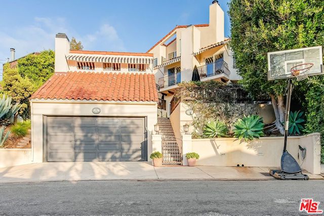 2880 Searidge Street, Malibu CA: https://media.crmls.org/mediaz/7c984113-5976-4fa3-afab-59323d981209.jpg