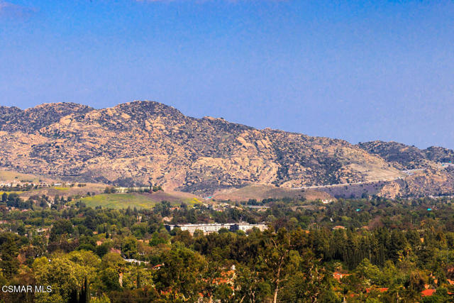 3166 Sycamore Drive, Simi Valley CA: https://media.crmls.org/mediaz/7c984b99-40cd-4be9-90ea-4289c66e2f3e.jpg