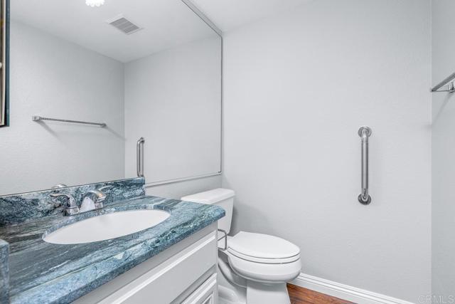 Detail Gallery Image 12 of 61 For 4169 Rhodes Way, Oceanside,  CA 92056 - 2 Beds | 2/1 Baths