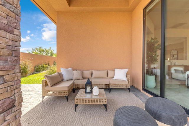 50050 Camino Privado, La Quinta CA: https://media.crmls.org/mediaz/7c987a02-c936-4921-be91-acb98fa52df2.jpg