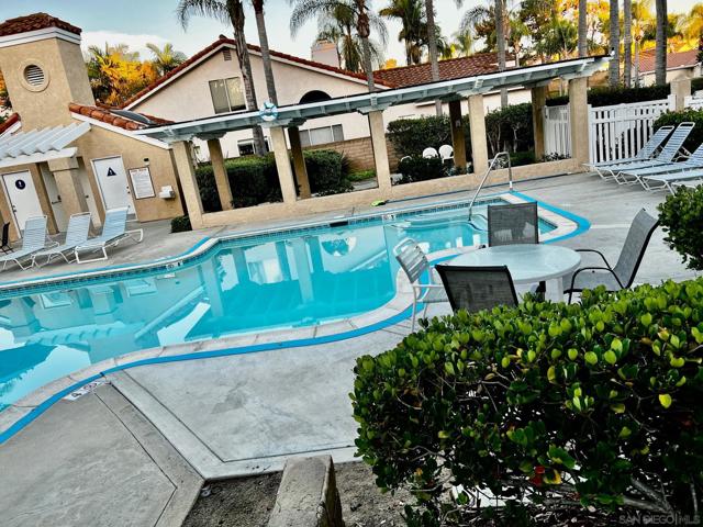 1370 Montego Ct, Vista CA: https://media.crmls.org/mediaz/7c988ab9-7463-42ec-bea2-10983c047ae8.jpg