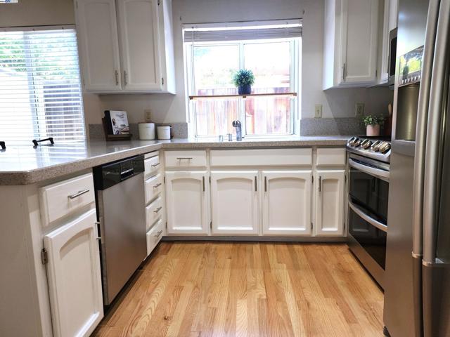 2864 El Capitan Dr, Pleasanton CA: https://media.crmls.org/mediaz/7c98b932-c16b-4e34-9b84-8f008a7ae630.jpg