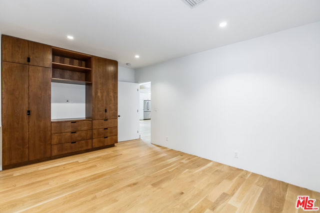 4229 Elmer Avenue, North Hollywood CA: https://media.crmls.org/mediaz/7c99061b-bcd3-4620-8e4f-e40a2de2086a.jpg