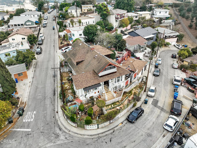 1324 Volney Drive, Los Angeles CA: https://media.crmls.org/mediaz/7c9920cf-91a8-4fd8-93d0-0abeaecbb423.jpg