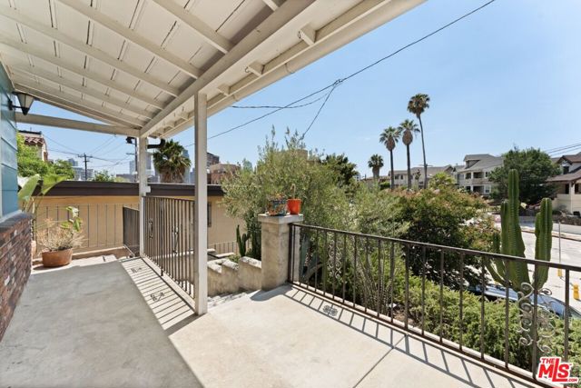 1179 Bellevue Avenue, Los Angeles CA: https://media.crmls.org/mediaz/7c992306-5485-416c-a4c5-66459d4b04fd.jpg