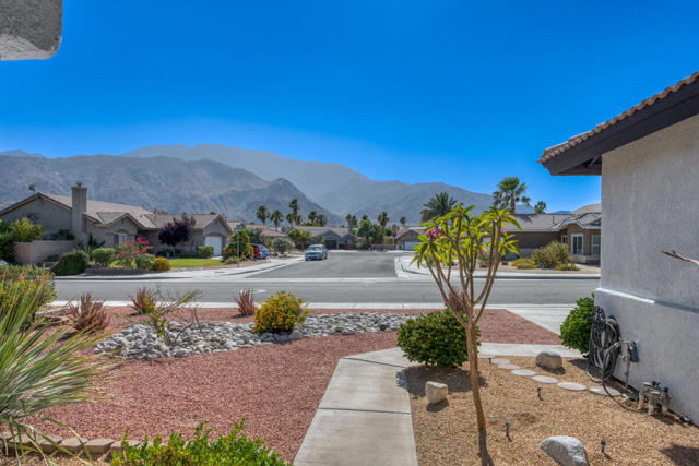2312 Shannon Way, Palm Springs CA: https://media.crmls.org/mediaz/7c992e38-21df-4796-93cd-6130409a083d.jpg