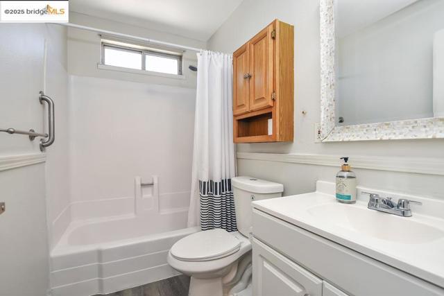 16059 Bizzibe St, Lathrop CA: https://media.crmls.org/mediaz/7c9933ee-c21c-4b78-968b-b524f4ded30a.jpg