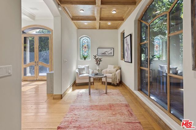 1549 Lindacrest Drive, Beverly Hills CA: https://media.crmls.org/mediaz/7c99c100-b098-4a3e-a765-98d75e0bd401.jpg