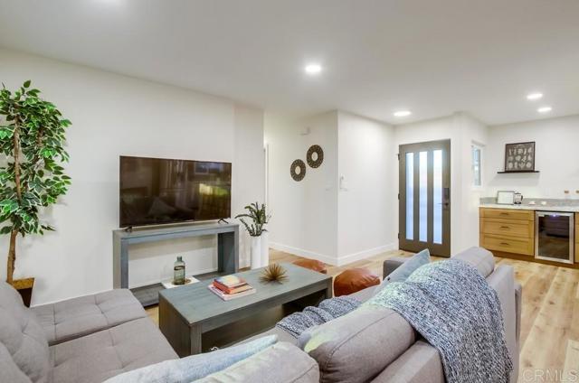 4214 Caledonia Drive, San Diego CA: https://media.crmls.org/mediaz/7c99d1c0-2d88-432b-8548-7b9550cfe339.jpg