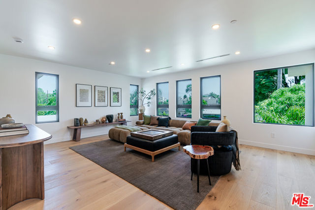11559 La Maida Street, Valley Village CA: https://media.crmls.org/mediaz/7c99eb2c-7916-4b94-b4e0-172d9136e145.jpg