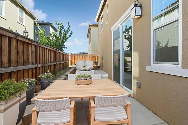 2208 Daimler St, Lathrop CA: https://media.crmls.org/mediaz/7c99f0ef-2ee5-40d3-a3d4-0cae3a58a728.jpg