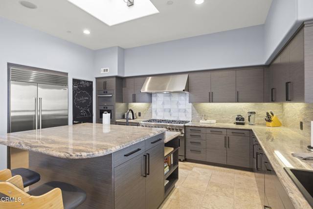 815 Mandalay Beach Road, Oxnard CA: https://media.crmls.org/mediaz/7c9a31db-dba1-4486-9492-60fe01619626.jpg