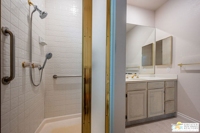 Image 41 of 47 For 1399 Via Donna