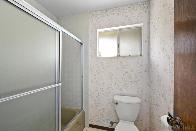 3718 Barbic Ct, Spring Valley CA: https://media.crmls.org/mediaz/7c9a9aab-da28-423e-b9f7-fa74652d6178.jpg