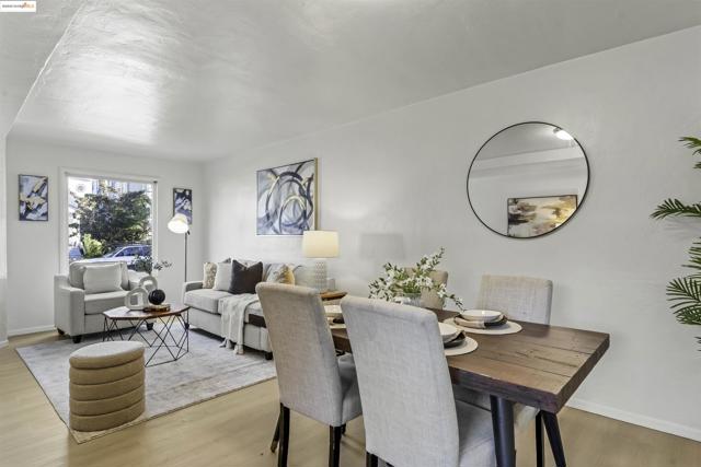 897 Oak Street, Alameda CA: https://media.crmls.org/mediaz/7c9aea3f-0aea-4ac5-b9b7-40a0061d8785.jpg