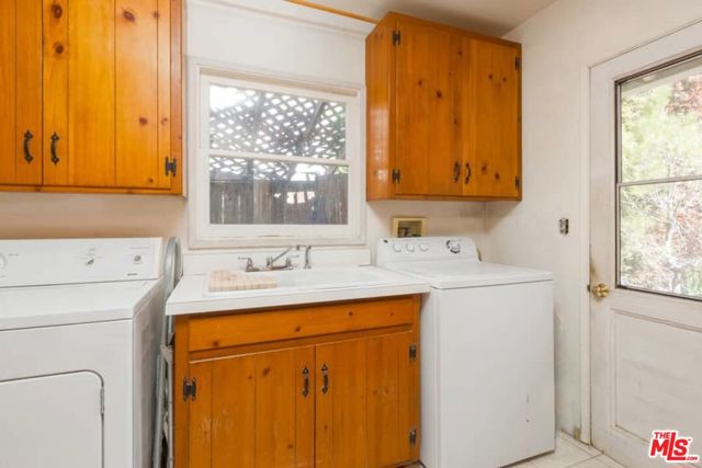 3480 MANDEVILLE CANYON Road, Los Angeles CA: https://media.crmls.org/mediaz/7c9b40a3-c9d9-4905-a098-ae507938b511.jpg