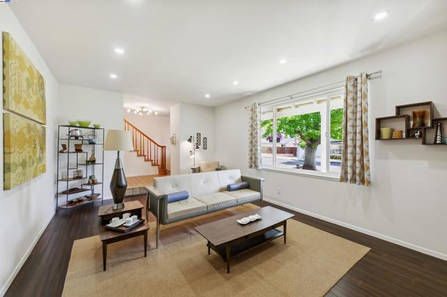 7606 Desertwood Ln, Pleasanton CA: https://media.crmls.org/mediaz/7c9bcc08-dc5f-4f17-8c6a-f97fbb600bca.jpg