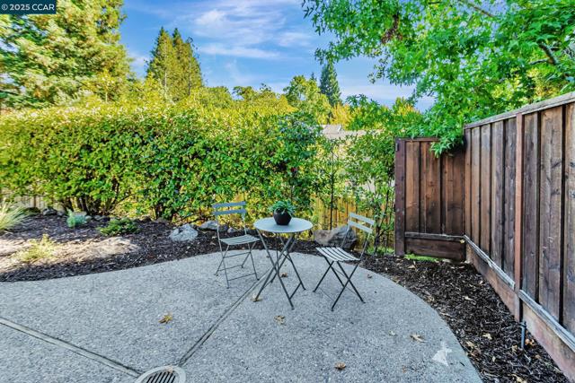 38 Sanders Ranch Rd, Moraga CA: https://media.crmls.org/mediaz/7c9bda87-ba3e-43a2-b8f6-6df4fbec7deb.jpg