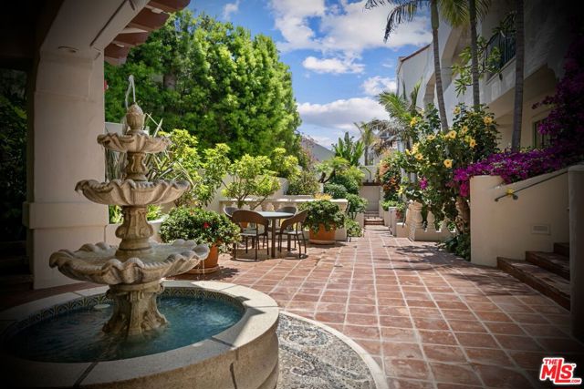 15500 W Sunset Boulevard, Pacific Palisades CA: https://media.crmls.org/mediaz/7c9c1047-cb13-470e-adcd-340a7c6ad0e4.jpg