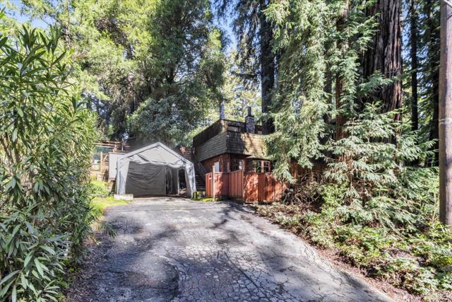 695 Creek Drive, Boulder Creek CA: https://media.crmls.org/mediaz/7c9c1246-29c2-4b30-807e-76598125d42d.jpg