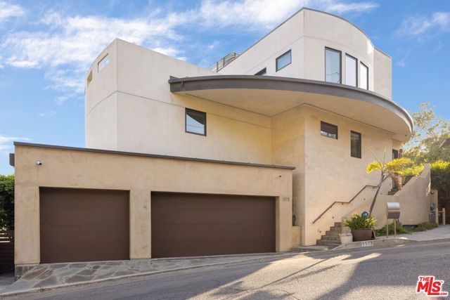1573 Sunset Plaza Drive, Los Angeles CA: https://media.crmls.org/mediaz/7c9c27eb-c810-4cb7-9426-7743bdadcbee.jpg