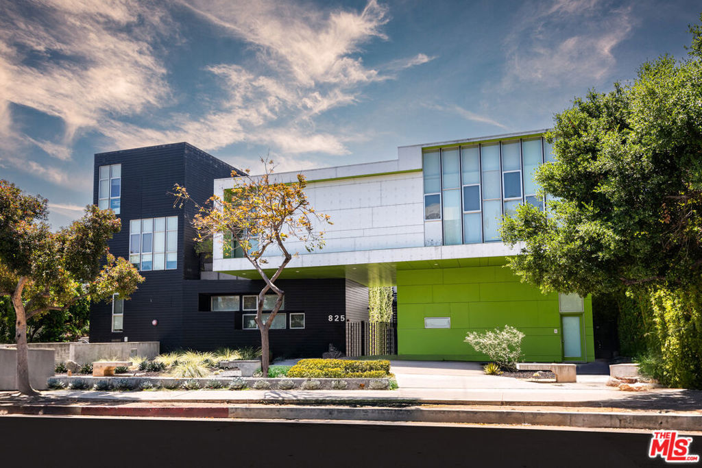 825 N Kings Road #4
