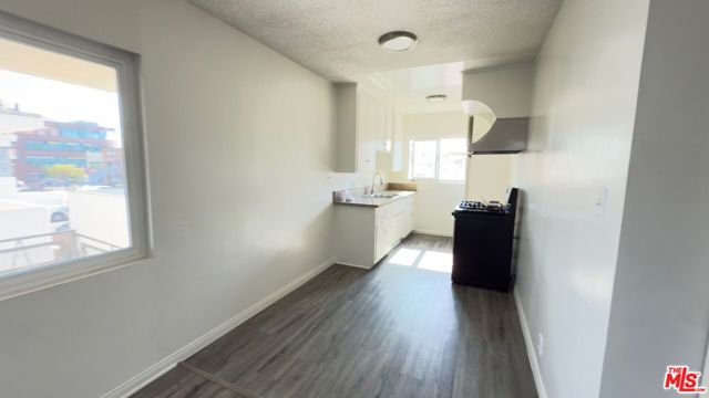 975 S Kingsley Drive, Los Angeles CA: https://media.crmls.org/mediaz/7c9cdcb2-3c7c-43c3-ba58-a24c7ff44439.jpg
