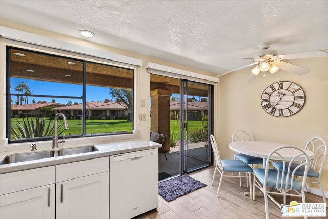 34 Camino Arroyo Place, Palm Desert CA: https://media.crmls.org/mediaz/7c9d0404-5439-4582-8a2b-b8dfd1a54f92.jpg