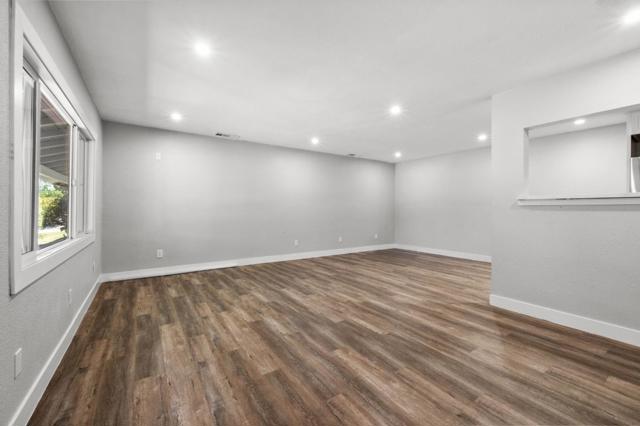 212 E Longview Avenue, Stockton CA: https://media.crmls.org/mediaz/7c9d21ab-3c68-426f-9c4e-bc88316a3508.jpg