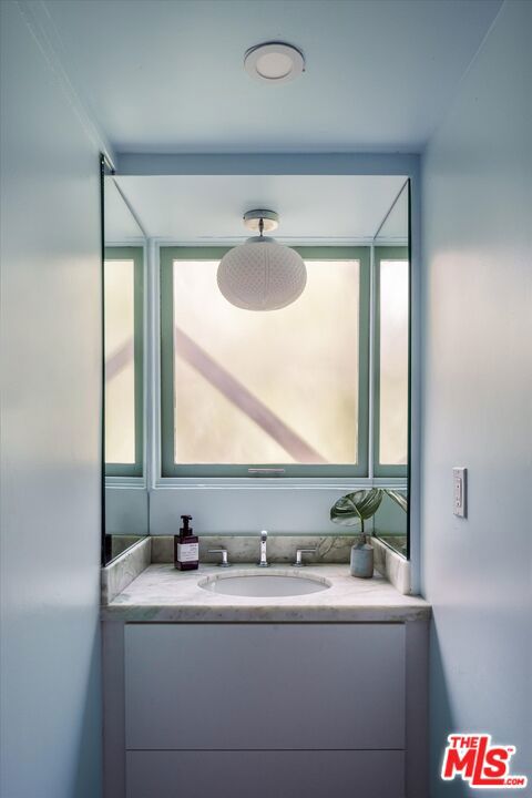 2764 Outpost Drive, Los Angeles CA: https://media.crmls.org/mediaz/7c9d8243-df20-4090-99b7-cc258559dd17.jpg