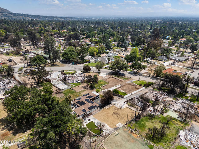 1137 E Mariposa St, Altadena CA: https://media.crmls.org/mediaz/7c9d8f20-4e76-482c-81cf-c1a4d349f9c9.jpg