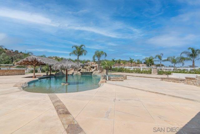 Image 30 of 75 For 37789 Avenida La Cresta