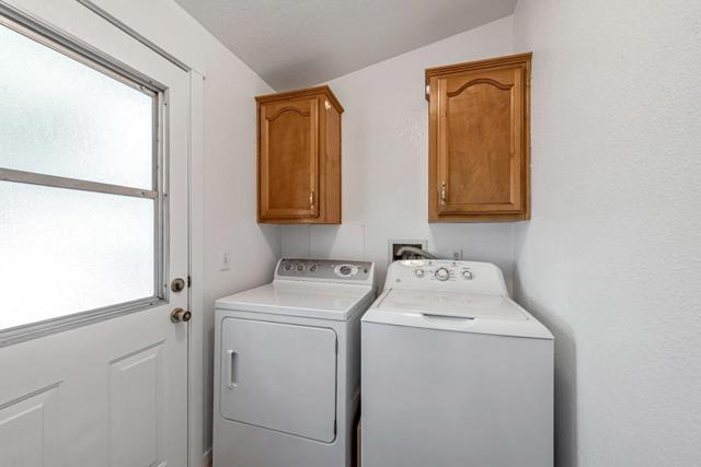 27950 Lancelot Court, Hayward CA: https://media.crmls.org/mediaz/7c9e1d26-0980-4427-bff0-0c7fa7e4f7ba.jpg