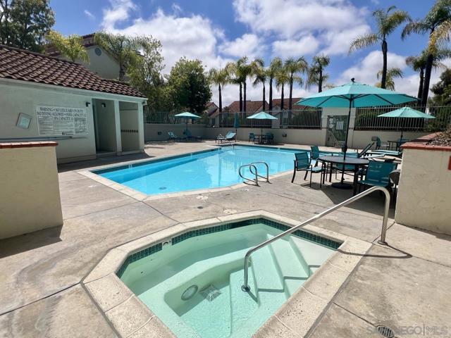 9995 Scripps Westview Way, San Diego CA: https://media.crmls.org/mediaz/7c9e33ae-6752-4511-975b-30d00b85c9a0.jpg