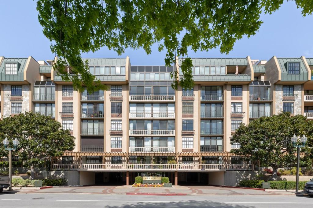 555 Laurel Avenue #330