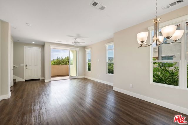 4394 Paxton Place, Calabasas CA: https://media.crmls.org/mediaz/7c9f2c84-1109-48d2-802d-d340dc6565f2.jpg