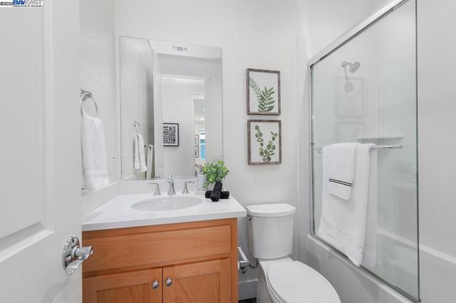 1416 Julia Ln, Concord CA: https://media.crmls.org/mediaz/7c9f86f4-266d-4a47-a487-4edfb77ab88c.jpg