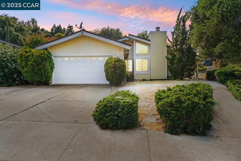 100 Sparrow Dr