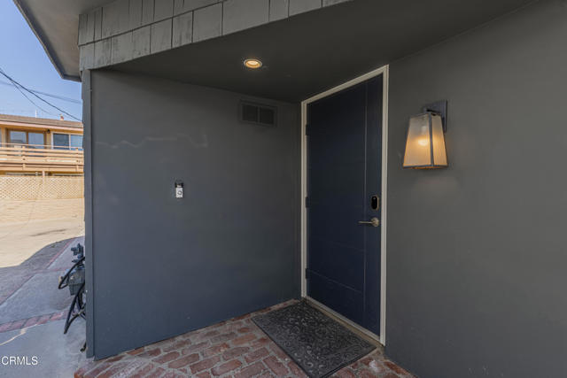 2516 Roosevelt Boulevard, Oxnard CA: https://media.crmls.org/mediaz/7ca0ab8a-6af8-412b-ac48-92a446306824.jpg