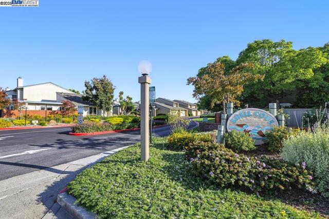 739 Aries Ln, Foster City CA: https://media.crmls.org/mediaz/7ca0fe69-b783-4f71-83c9-20c6de7a71b2.jpg