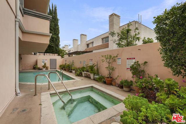 5224 Zelzah Avenue, Encino CA: https://media.crmls.org/mediaz/7ca1164f-92ac-4851-ac48-0d5167e480ff.jpg