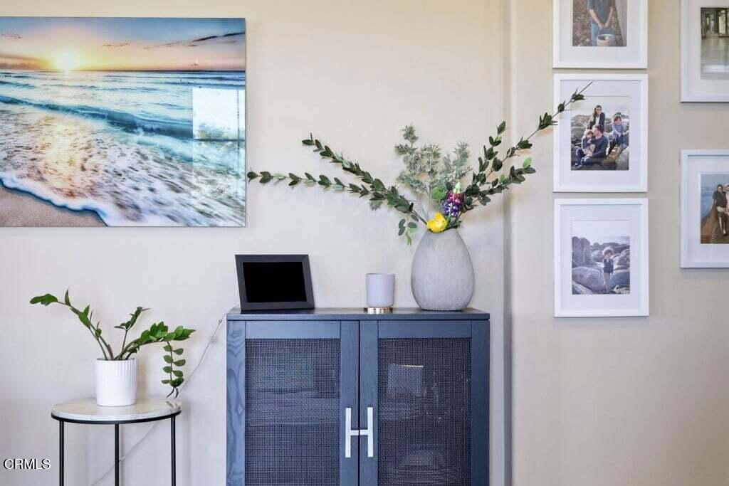https://media.crmls.org/mediaz/7ca13baf-2c3c-45ce-942a-da6f80e14af9.jpg?preset=X-Large
